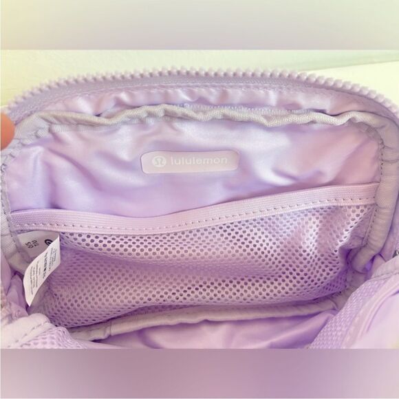 NWOT Lululemon Everywhere Belt Bag 1L
Wordmark- Lilac Ether/White Opal/White - Picture 6 of 16